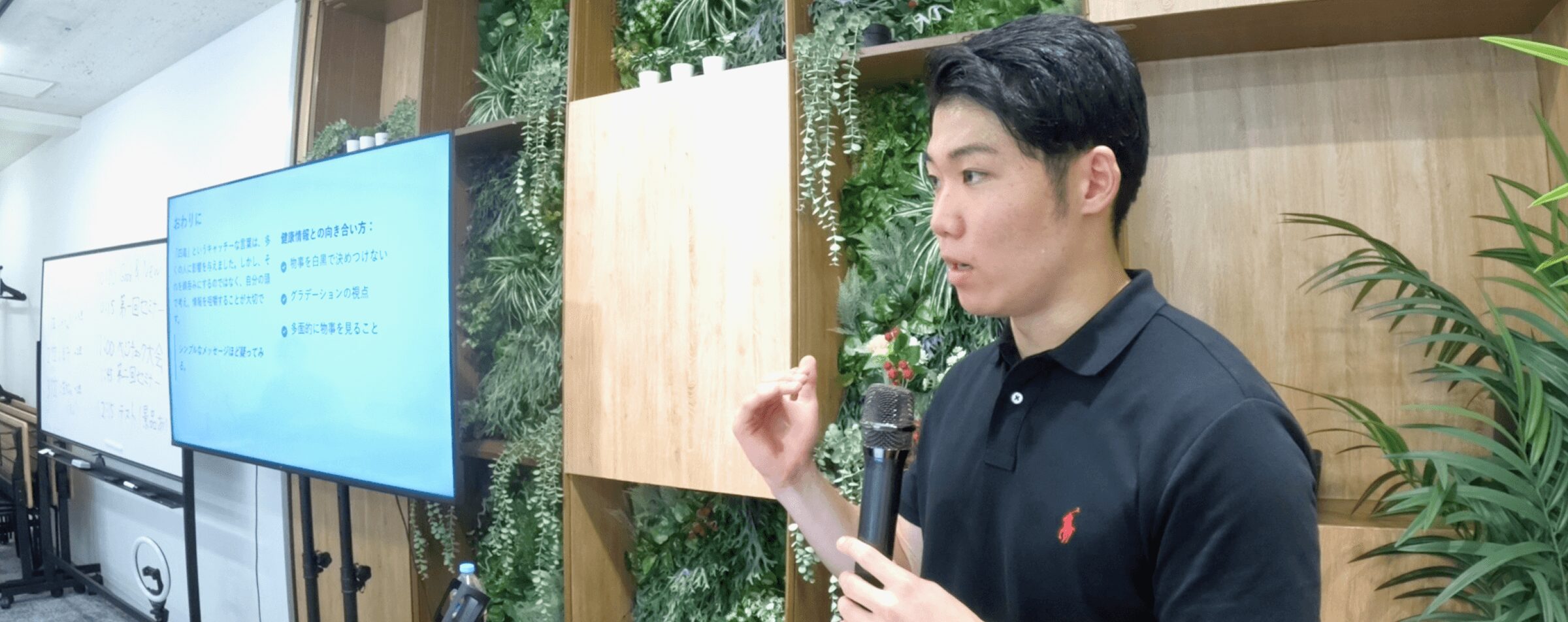 栄養先生ひろし（豊田 浩史）が講演をしている様子