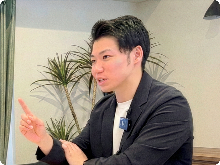 栄養先生ひろし（豊田 浩史）が個別講義をしている様子